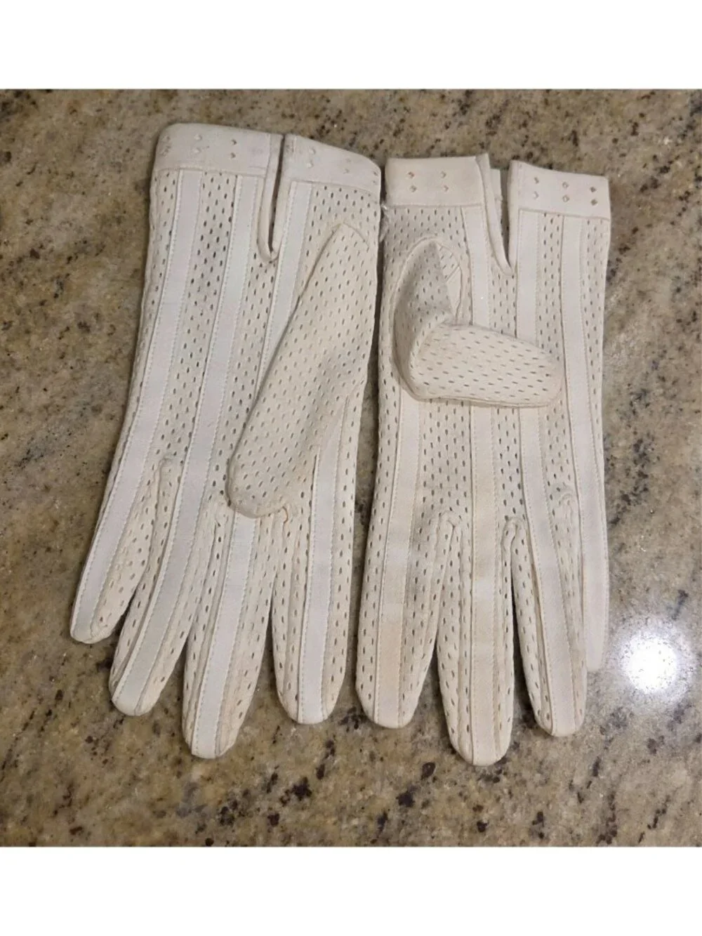 Vintage Womens Size 6.5 M/L Off-White Cotton Mesh Leather Stripe Gloves